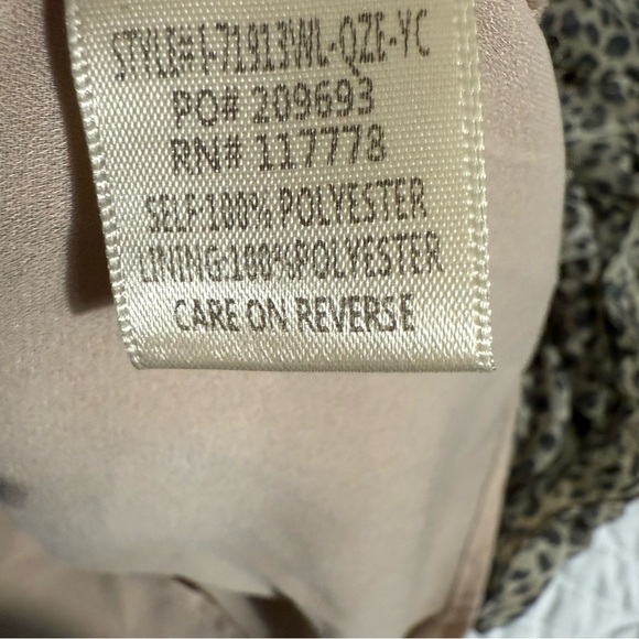 Elegant Black Long Sleeve Dress with Lace Details - Picture 13 of 13